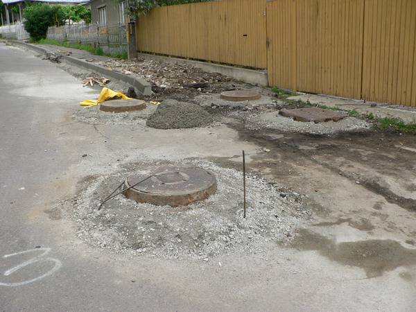 Ridicari capace canal str. Ion Creanga 5.jpg